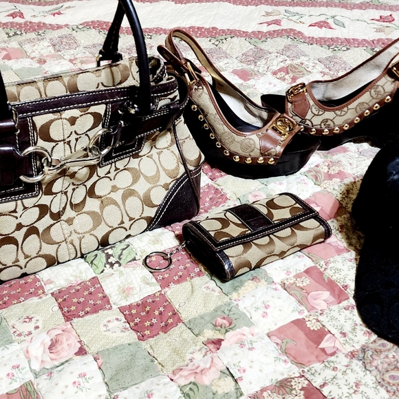 Buddle Women Items. - Picture 3 of 9